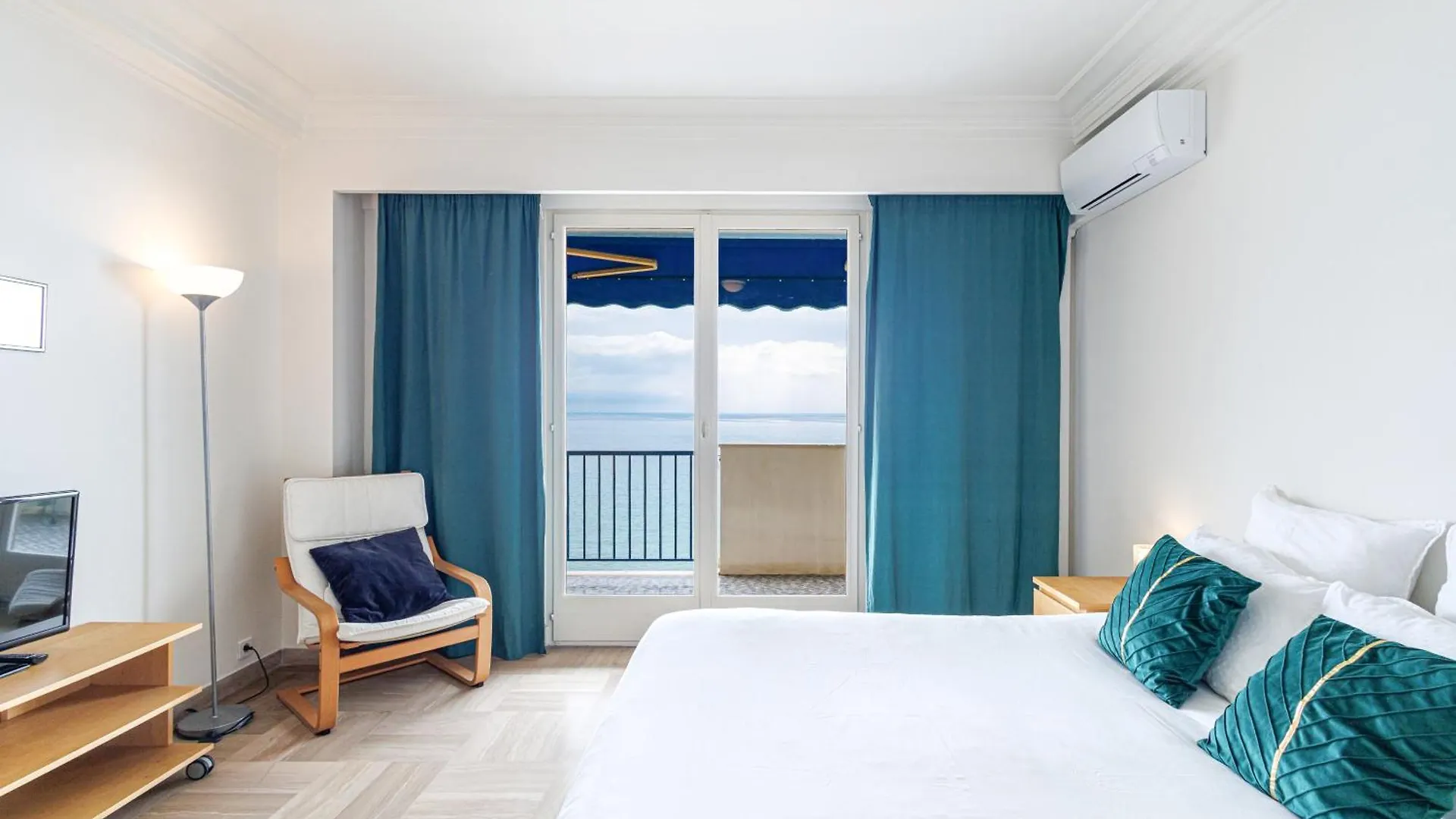 Le Soleia - Spacious 3P - Beachfront - Parking 멍똥 아파트