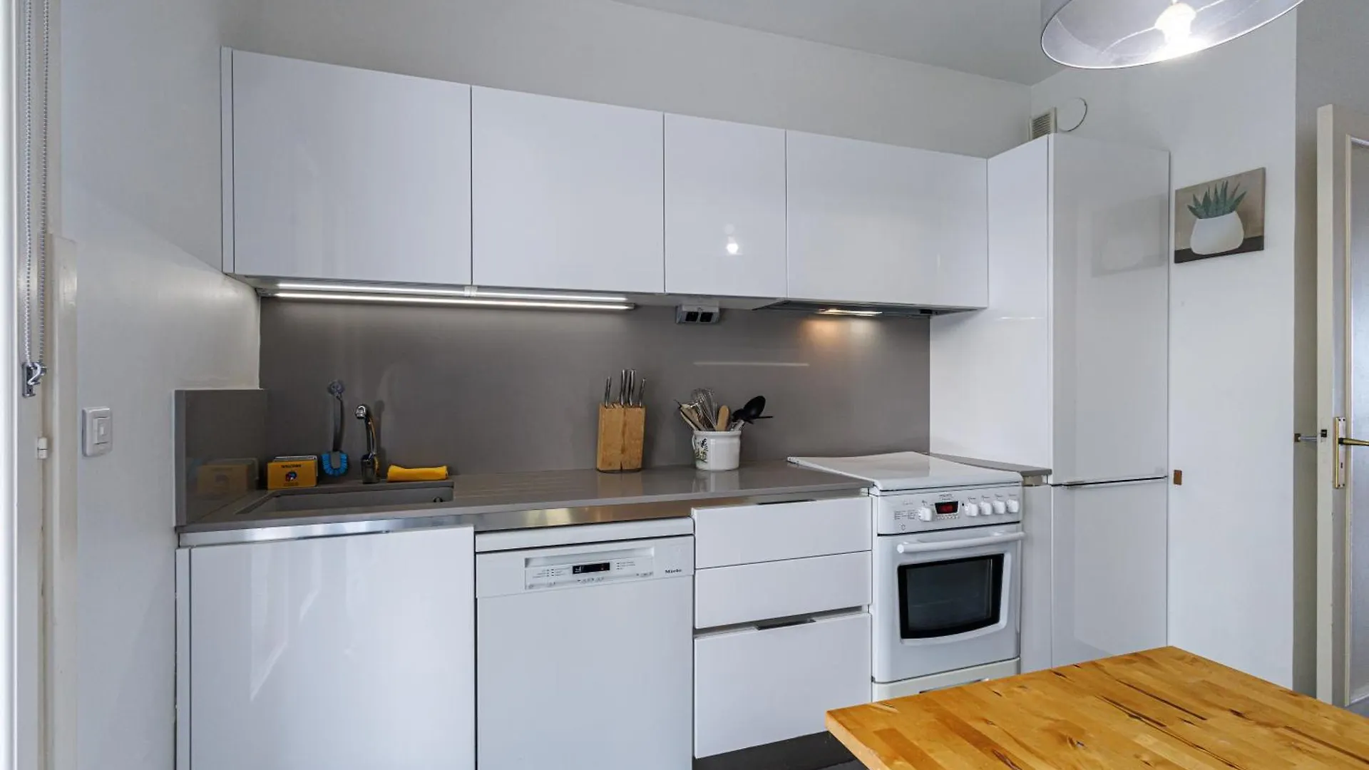 Le Soleia - Spacious 3P - Beachfront - Parking 멍똥 아파트