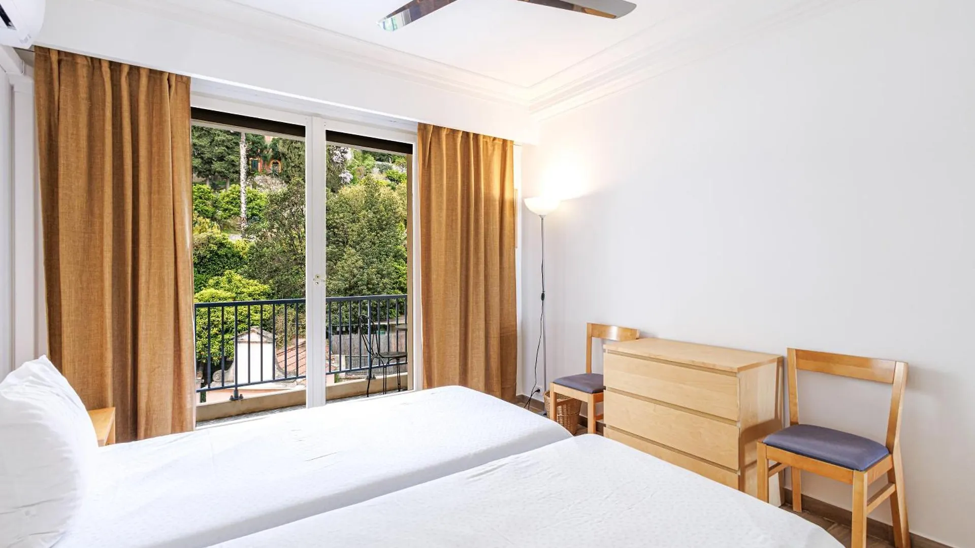 Le Soleia - Spacious 3P - Beachfront - Parking 멍똥 아파트